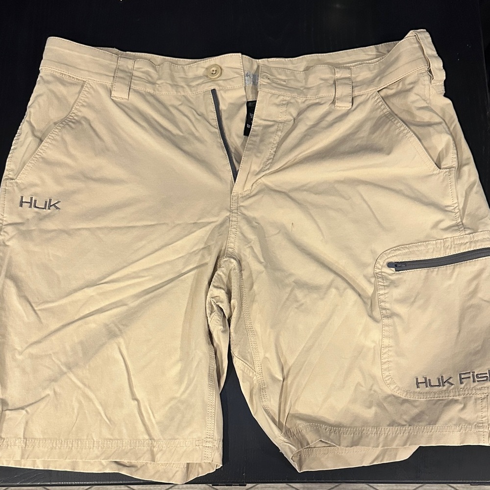 Huk Men's Light Tan Cargo Shorts